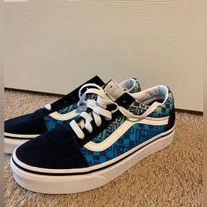 Old stool Vans size 5.5 mens, Women 7. Never been worn